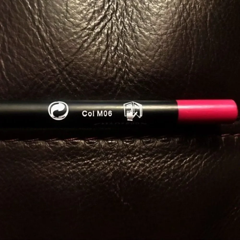 MAC Cosmetics eye lipliner